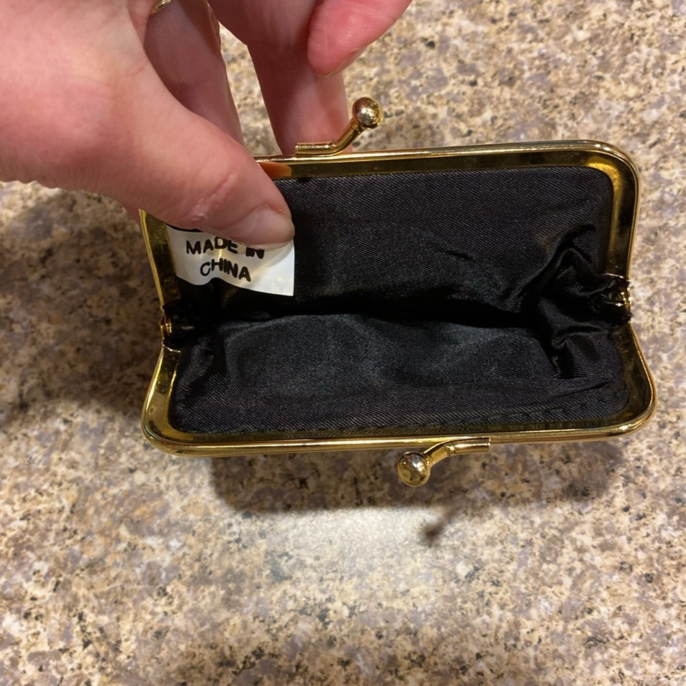 Dressy Fancy Coin Purse Bag With Kisslock Black and Gold Colored - Picture 3 of 17